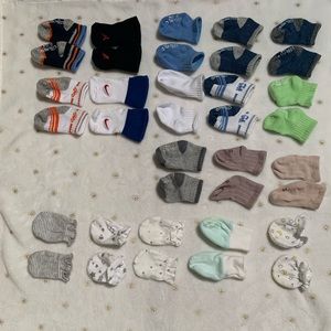 infant socks(13）and gloves(5）